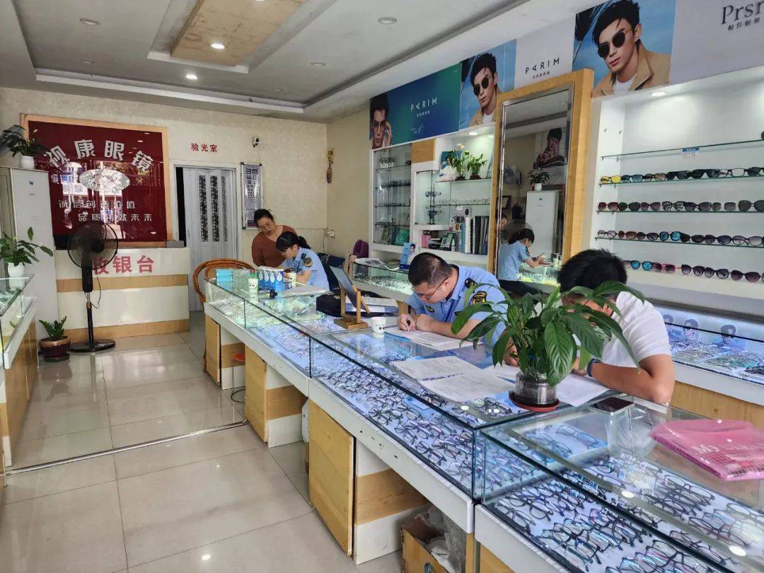 無證銷售隱形眼鏡護理液？立案查處！