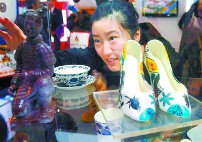 2013年內地的藝術衍生品市場潛力為300億美元-中富證券網-您的證券投資咨詢專業網站-北京中富金石咨詢旗下網站